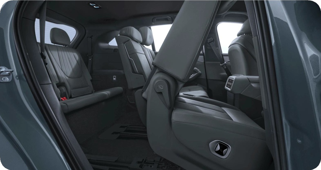 Spacious 7-seat cabin