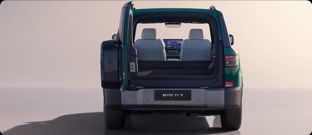 Rear and tailgate